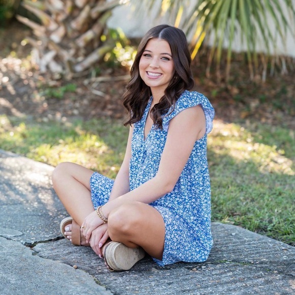 Meet your Posher, Abigail - Picture 1 of 1